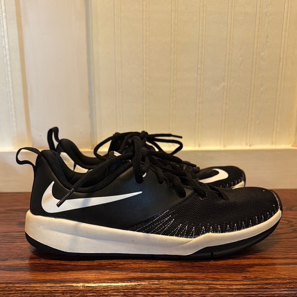 Nike Hustle Sneakers